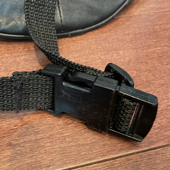 Crown leather pouch - Picture 5 of 8